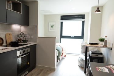Penthouse Deluxe Studio at Stanley Studios, Coburg Street, City Centre, Portsmouth, PO11JA - Image 1